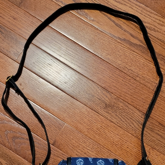 Batik blue Indigo flap top crossbody Indian adjustable purse with zippers - Picture 9 of 9